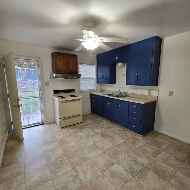 Building Photo - 3 Hillcrest St