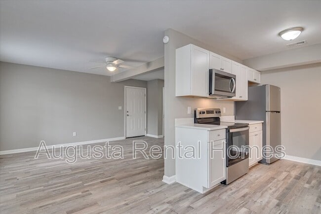 Building Photo - 168 Conifer Dr