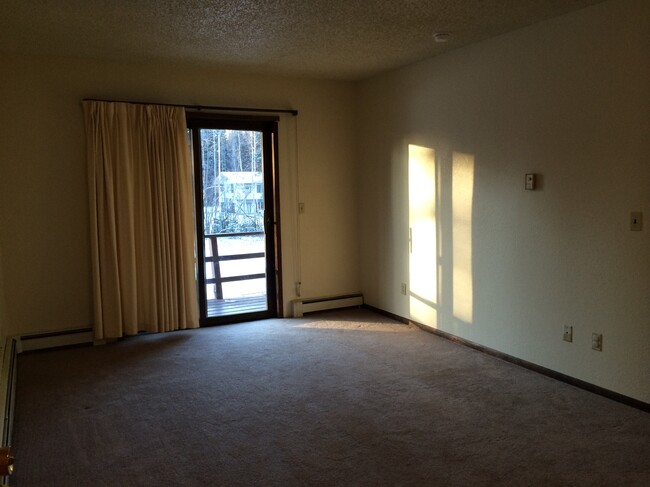 Livingroom - 404 Kit Blvd