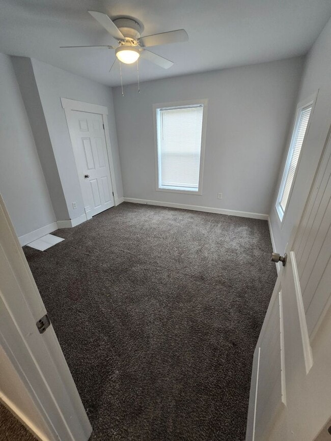 Building Photo - 3 BEDROOM SINGLE FAMILY
