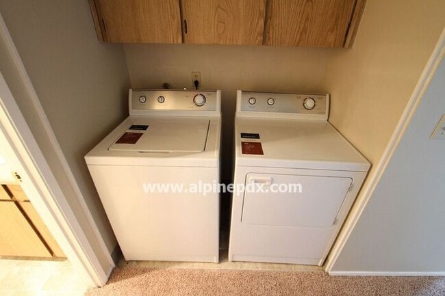Building Photo - 2 Bed Upstairs Unit at Conestoga!