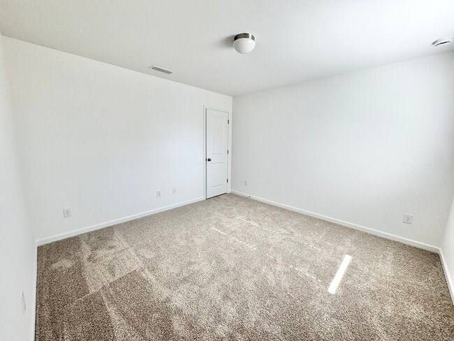 Building Photo - 122 Cougar Ln