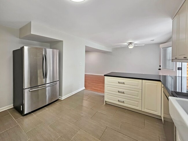 Building Photo - COMING SOON: Beautifully Updated 2/2.5 Townhome Near Truist Park