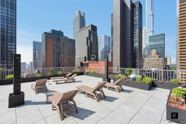 Building Photo - 150 W 51st St