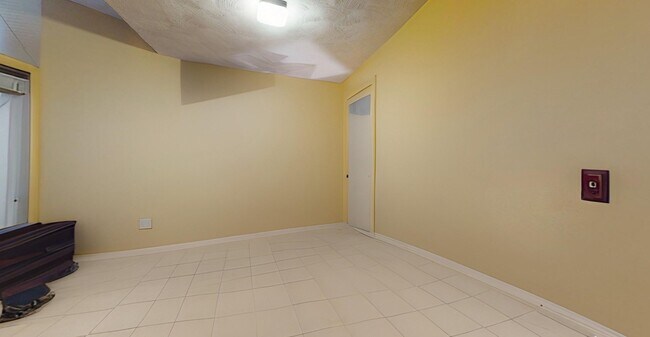 Building Photo - 254 Elliot St