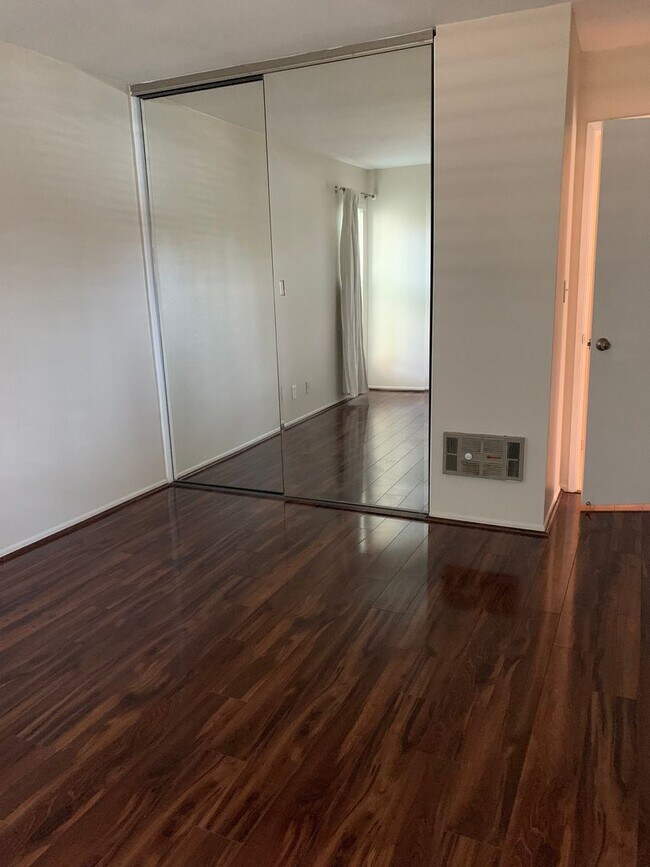 Building Photo - 5510 Armitos Ave