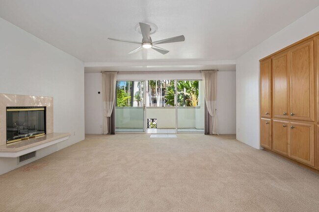 Building Photo - Extremely Rare Opportunity – 2 Bed / 2.5 Bath Luxury Condo at El Escorial Villas at East Beach