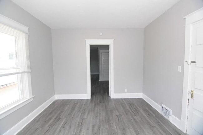 Building Photo - 3907 7th Ave