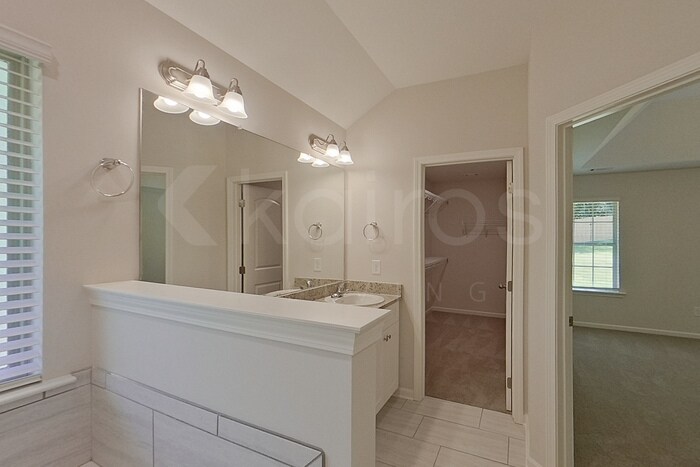 Building Photo - 114 Live Oak Dr