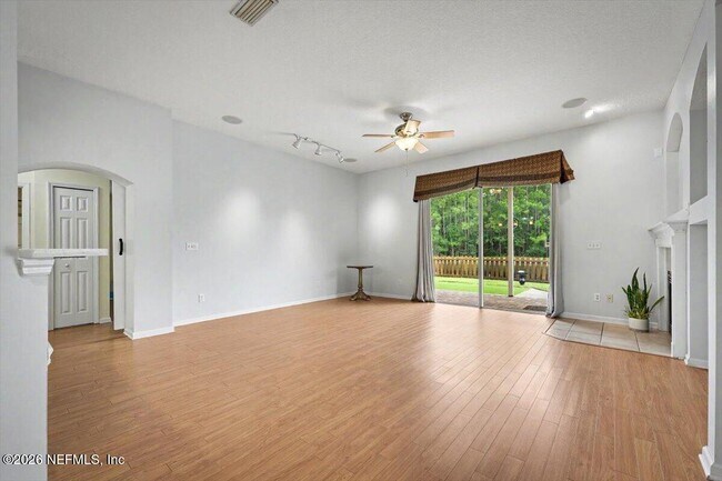 Building Photo - 711 Sid Dr