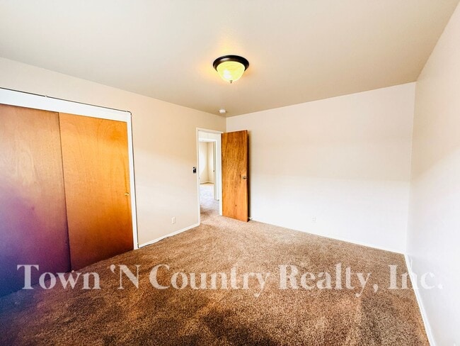 Building Photo - 3 Bedroom South Salinas Home!