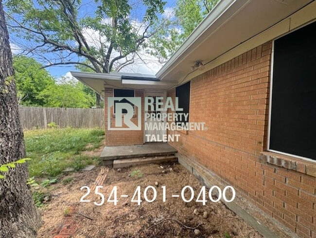 Building Photo - DEAL ALERT! Charming Vintage 3-bedroom, 1-...