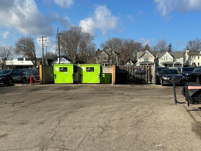 Building Photo - 137 N Center St