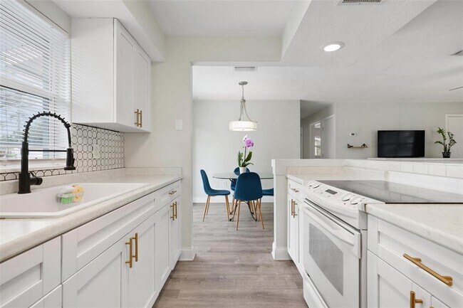 Building Photo - 5120 Brookmeade Dr