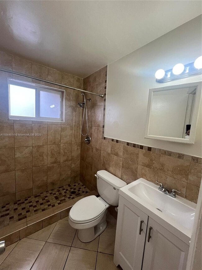 Building Photo - 2415 NW 18th Terrace