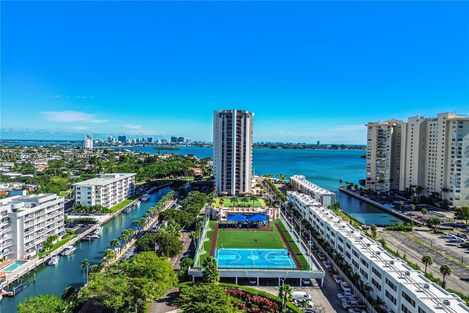 Building Photo - 1800 NE 114th St