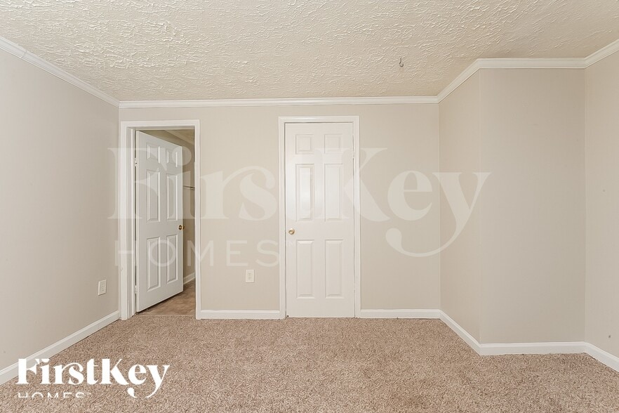 Building Photo - 160 Sherwood Loop