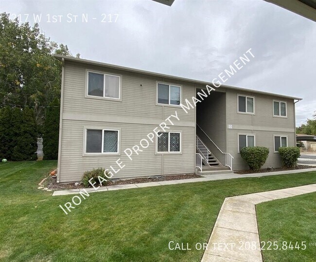 Primary Photo - 217 W 1st St N