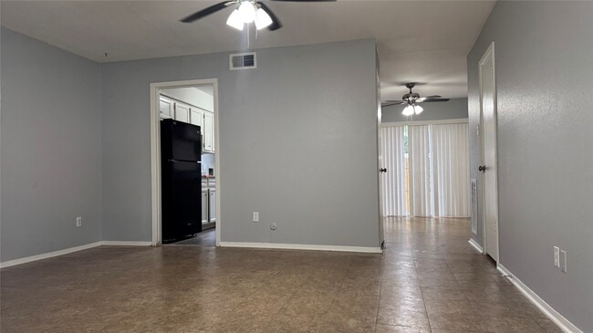 Building Photo - 7925 Grove Ridge Dr