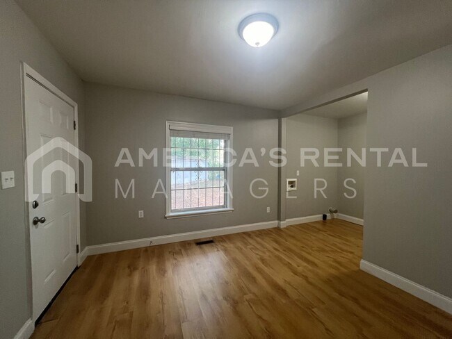Building Photo - Home for rent in Birmingham! Coming Soon!
