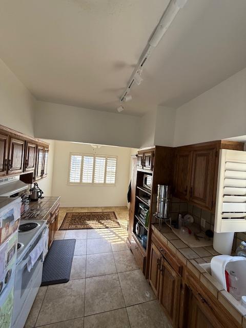 Building Photo - 7595 S Peach Ave