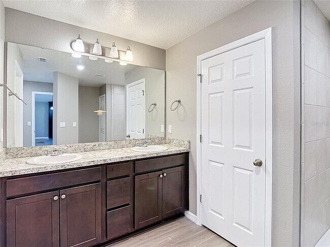 Building Photo - 225 Bella Verano Way