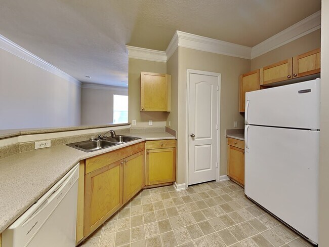 Building Photo - 8848 Villa View Cir