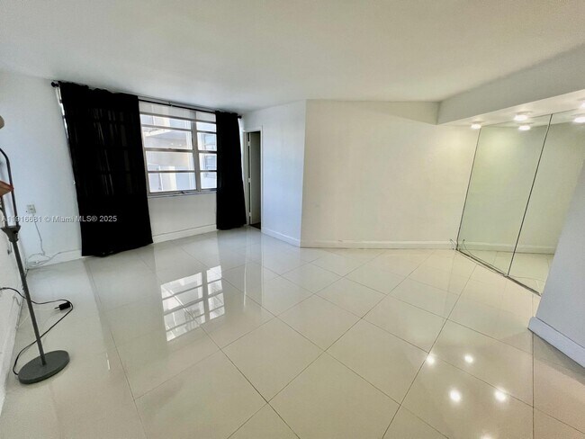 Building Photo - 2750 NE 183rd St