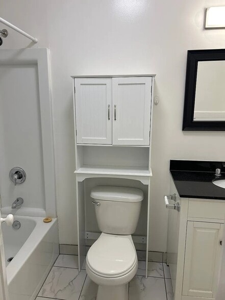 Building Photo - 1249 E Broadway