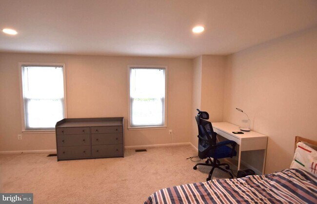 Building Photo - 6560 Lochleigh Ct