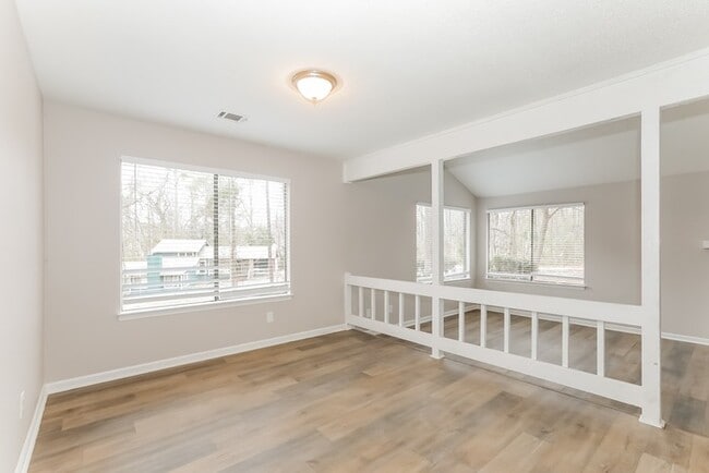 Building Photo - 1817 Laurel Ridge Dr SW