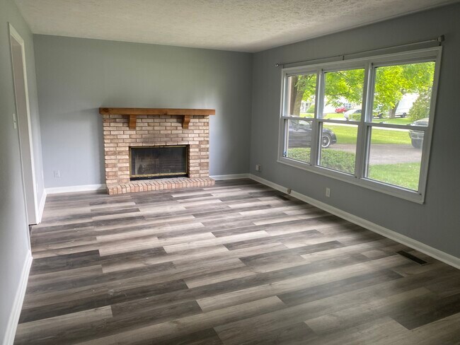 Building Photo - 919 W Auman Dr