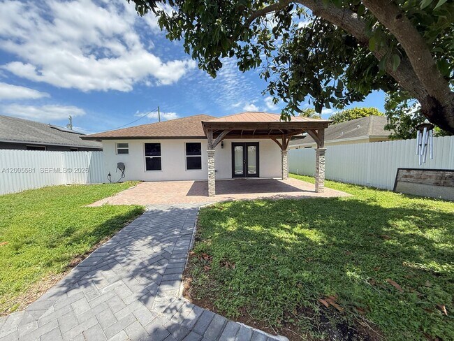 Building Photo - 123 1st St