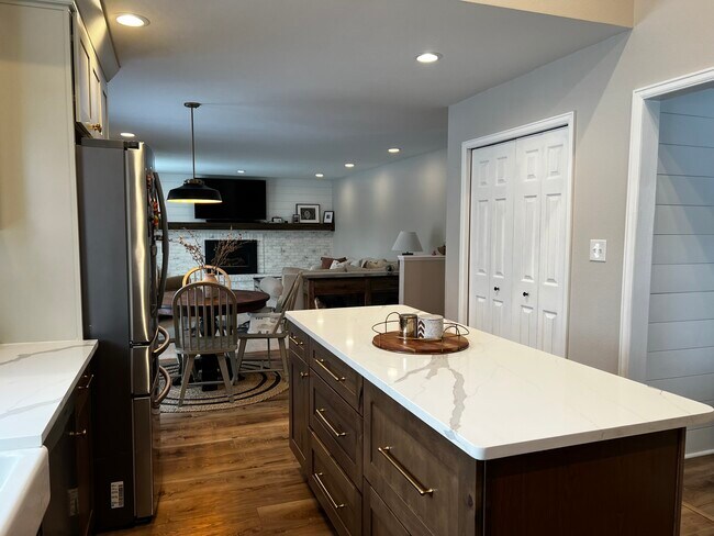 Building Photo - 4215 Cromwell Ct