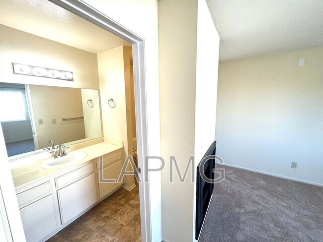 Building Photo - 12251 Moorpark St