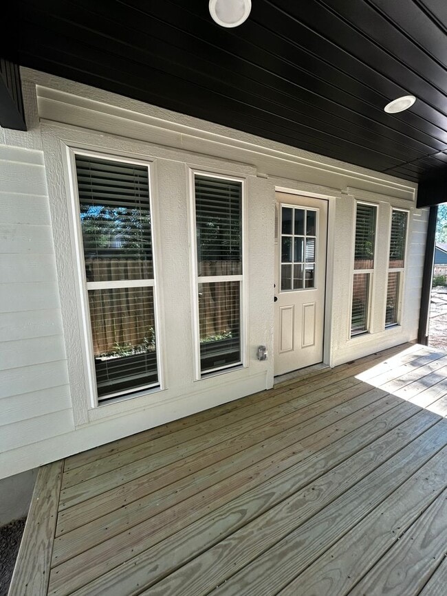 Building Photo - PRE-LEASING Newer 2 story home near Downtown Fayetteville