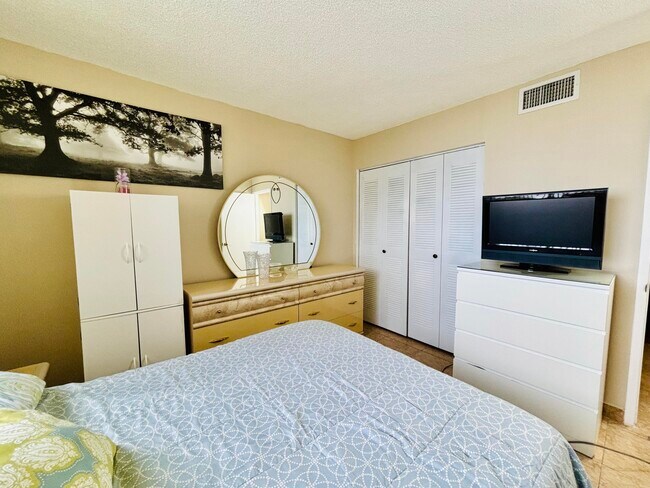 Building Photo - 8201 NW 8th St