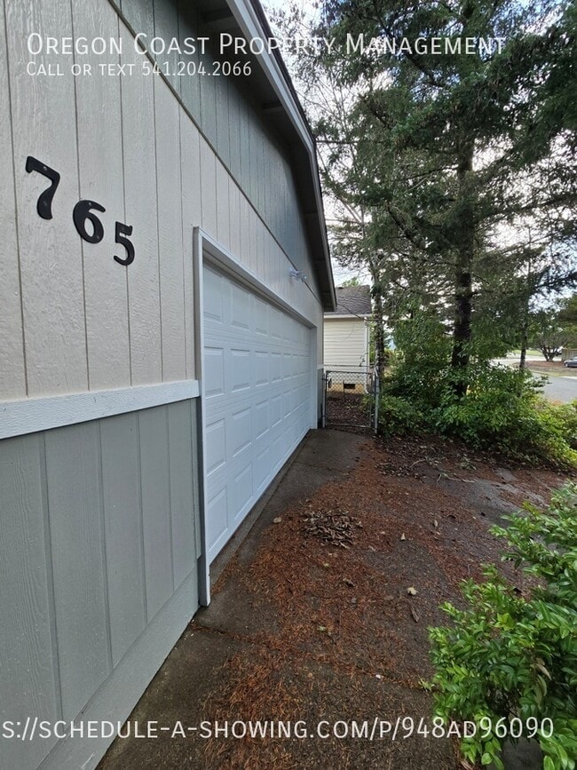 Building Photo - 765 SE Bird Ave