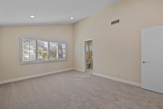 Building Photo - 1954 Vista Caudal