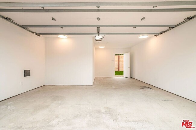 Building Photo - 2228 Prospect Ave