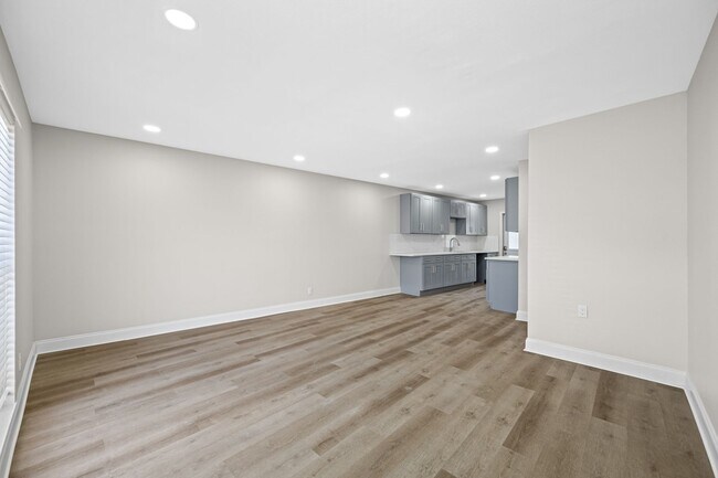 Building Photo - Davis Islands! RARE 3/2 FRESHLY RENOVATED,...