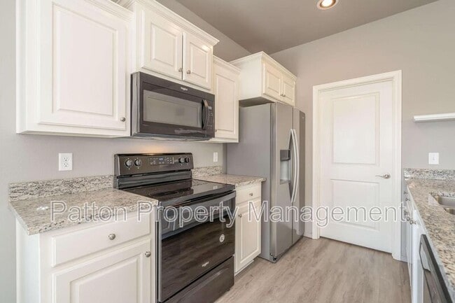 Building Photo - 508 Yates St
