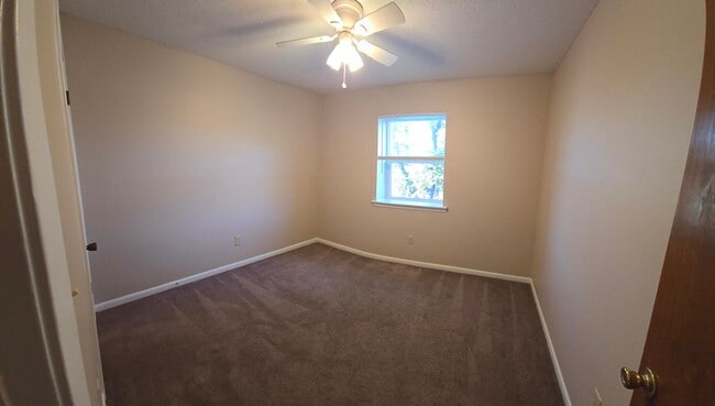Building Photo - 106 Valencia Dr
