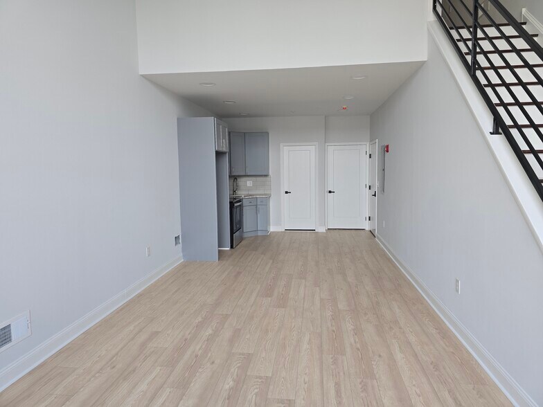 Building Photo - 6915 Castor Ave