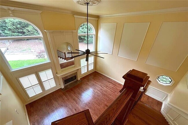 Building Photo - 330 Knollcrest Ct