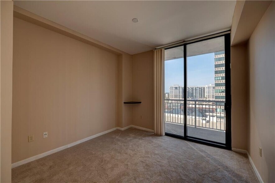 Building Photo - 3040 Peachtree Rd