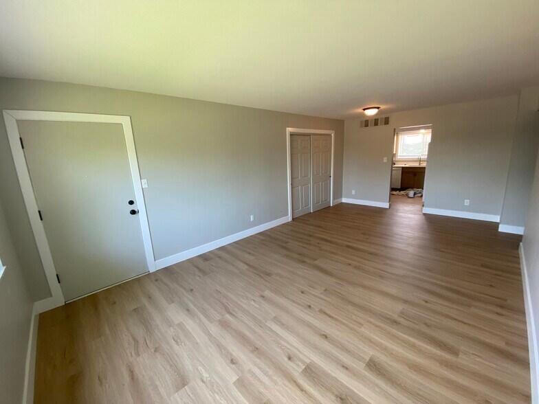 Living Area - 723 W Osage St