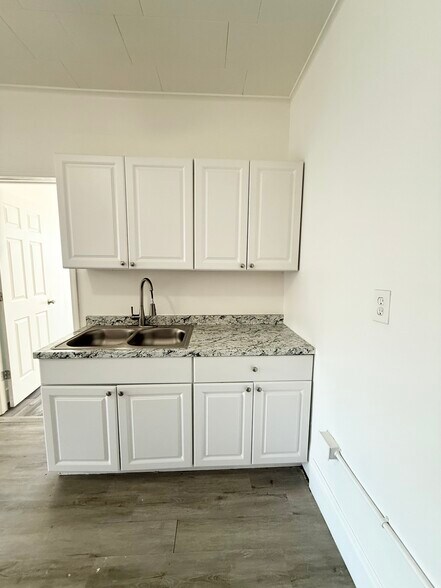 Building Photo - 73 Saratoga Ave