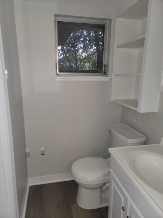 Building Photo - 2610 Demaret Dr