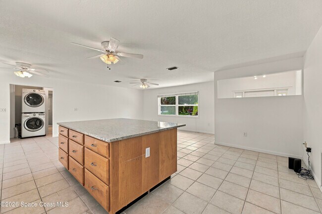 Building Photo - 215 Pelican Dr